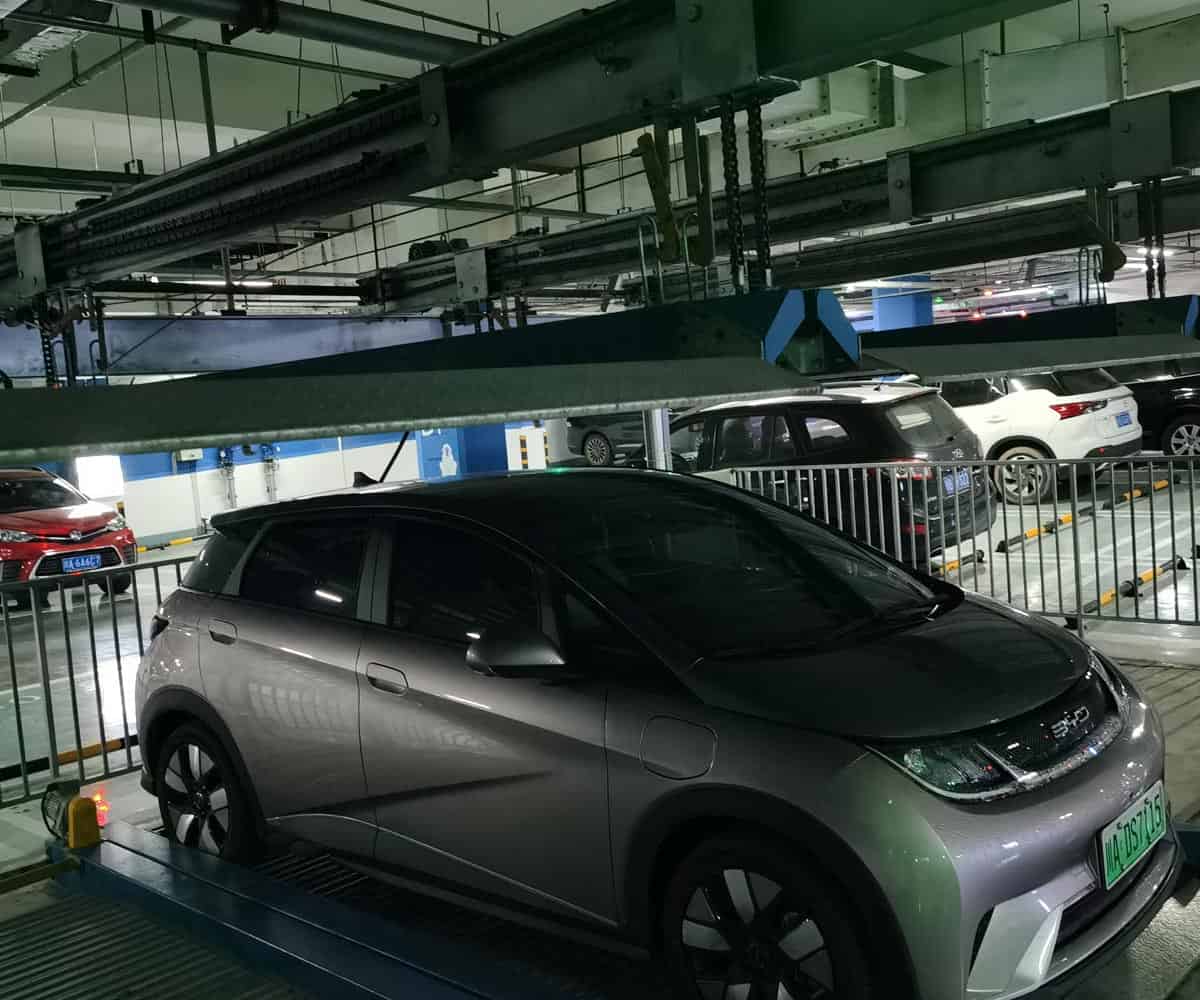 升降橫移類機械立體停車設(shè)備長租.jpg